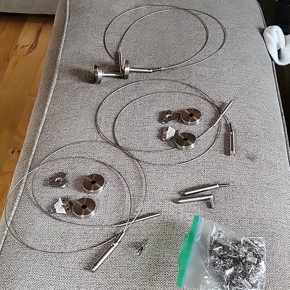 3 Wire photo hanger
